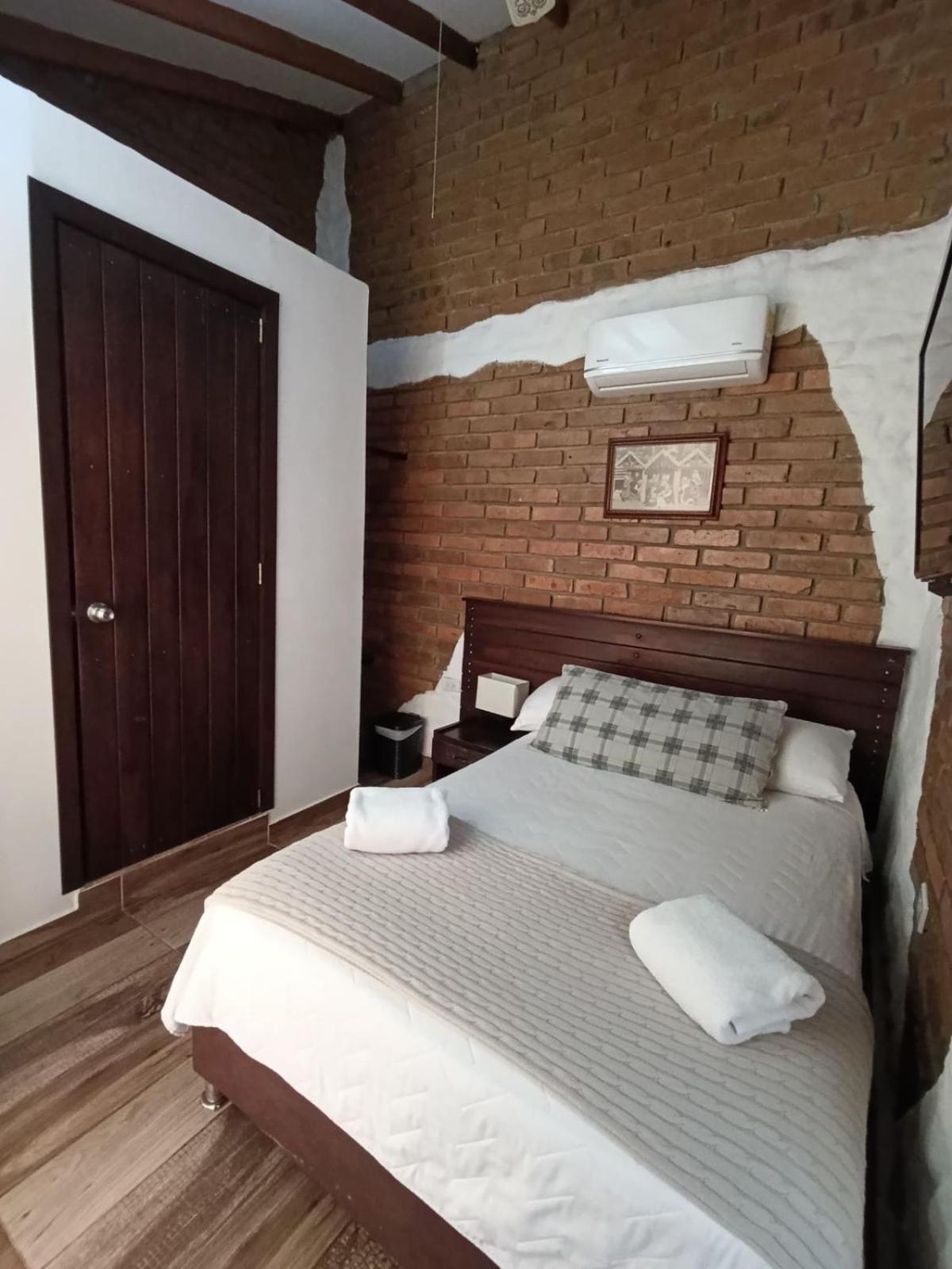 Boutique Colonial * Cartago